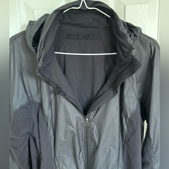 Lululemon Windbreaker Jacket, Black, Size 10 - Picture 5 of 12